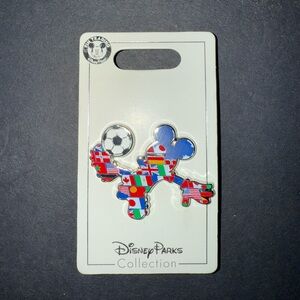 Disney Collection Pin trading Mickey plays soccer Exclusive Limited Edition New